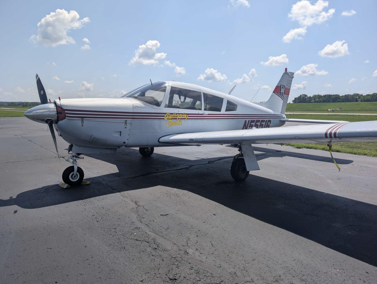 N55516 Galloping Greta Piper PA28R-200 retractable gear aircraft